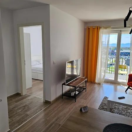 Bright&cozy C1 ブラショフ